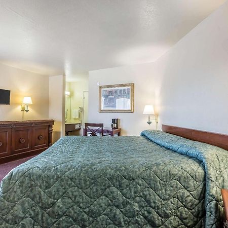 Rodeway Inn Magic Mountain Area Castaic Exteriör bild
